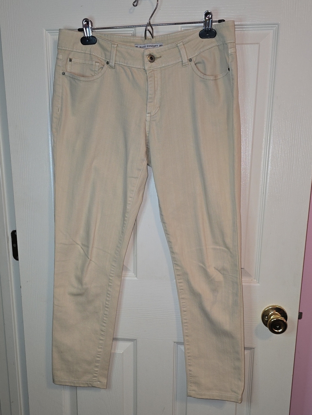 Slim Ankle Jeans in Cream - Contemporary Women's Stretch Denim